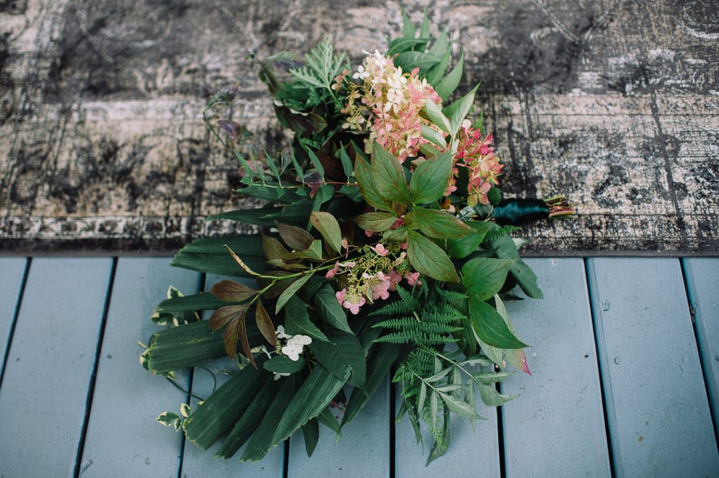 Greenery micro wedding boho palm, hydrangea, ivy, bridal bouquet