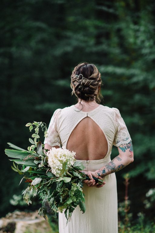 Greenery micro wedding boho palm, hydrangea, ivy, bridal bouquet