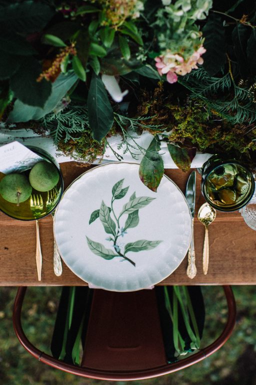 Greenery micro wedding boho palm, hydrangea, ivy, sweetheart table leaf china