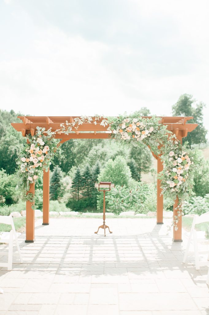 Summer wedding, coral, blush, white, greenery, roses, succulants, eucalyptus, arbor florals