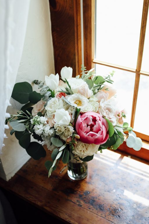 Summer wedding, natural, greenery, light, fresh, peonies, juliet roses, cream, pink, blush, bridal bouquet.