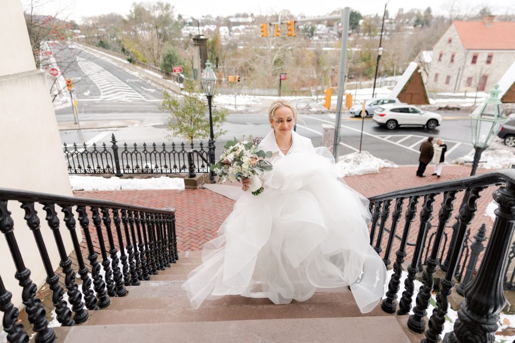 grey-green, plum, cream and a hint of blush, traditional, modern, winter wedding, roses, spray roses, ranunculus, bride and groom, first look.