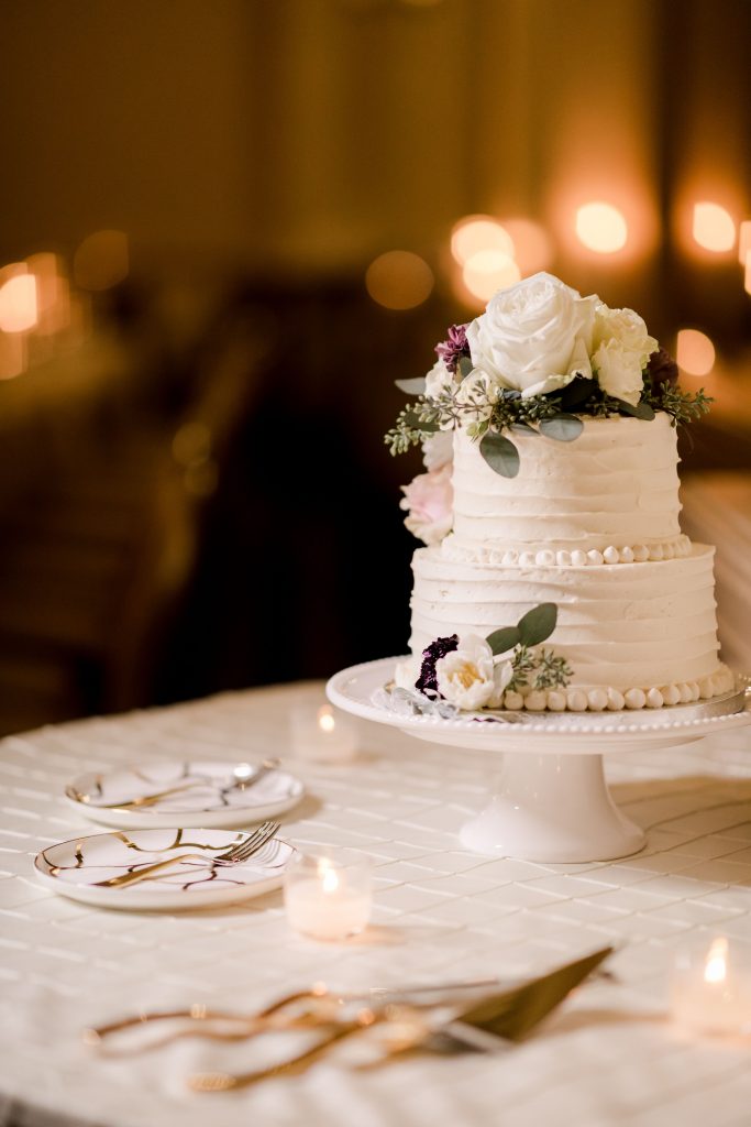 grey-green, plum, cream and a hint of blush, traditional, modern, winter wedding, roses, spray roses, ranunculus, cake.