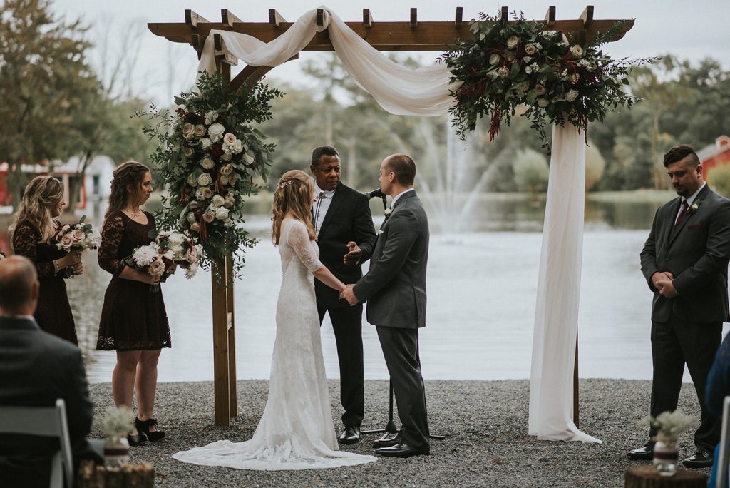 Rustic, country, burgundy, white, burlap, beige, roses, dahlias, spray roses, ceremony.