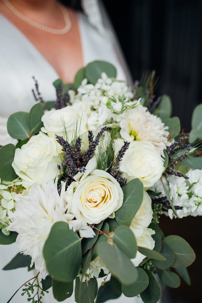 Fall wedding, lehigh valley wedding, golf course wedding, rustic barn, lavender, wheat, casual, laid back, floral details, bridal bouquet.