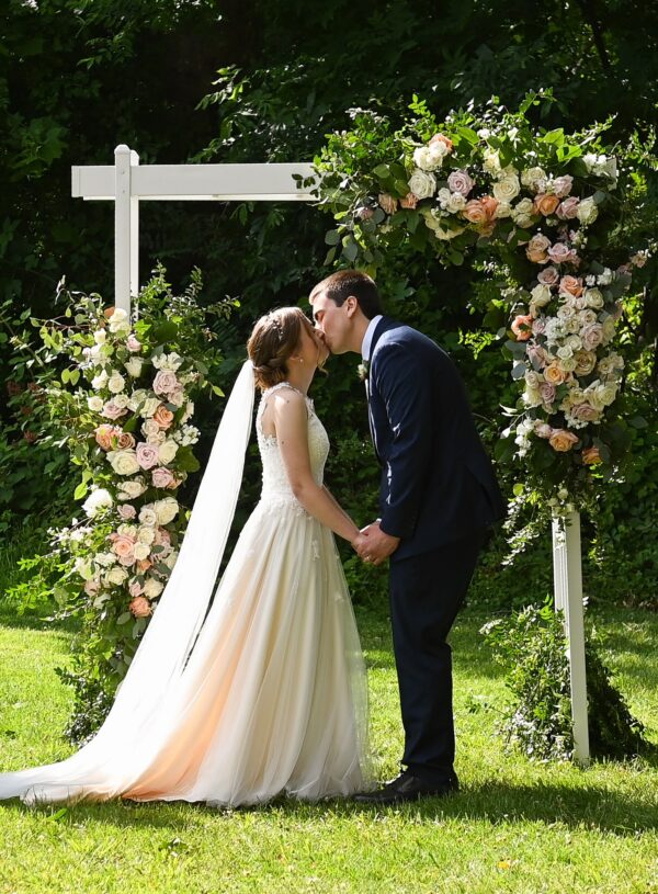 Enchanting Summer Wedding: Blossoms and Romance in the Park